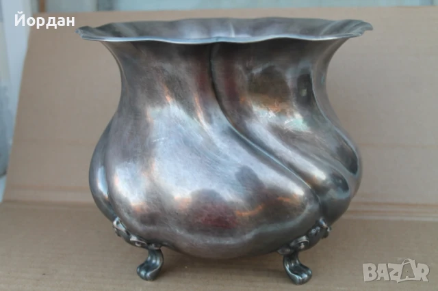 Сребърна ваза 