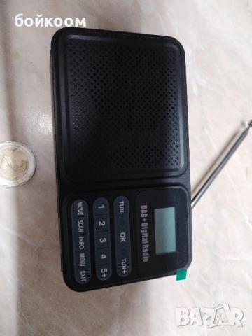 портативен радио приемник с вградена батерия и соларно зареждане , снимка 2 - Радиокасетофони, транзистори - 52448245