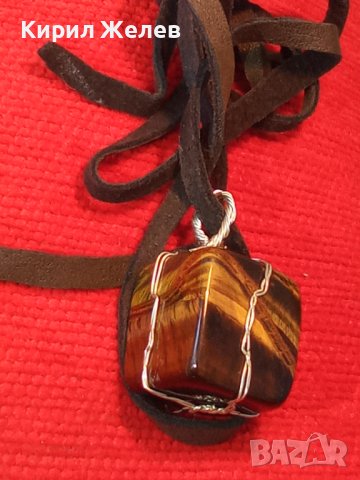 КРАСИВ ВИНТИДЖ АРТ МЕДАЛЬОН НАТУРАЛЕН КУБИСТИЧНО ШЛИФОВАН КАМЪК ТИГРОВО ОКО с ШНУРЧЕ от ВЕЛУР 21454, снимка 3 - Колиета, медальони, синджири - 41483288