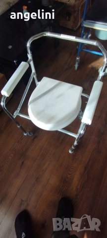 Инвалиден стол за тоалетна 