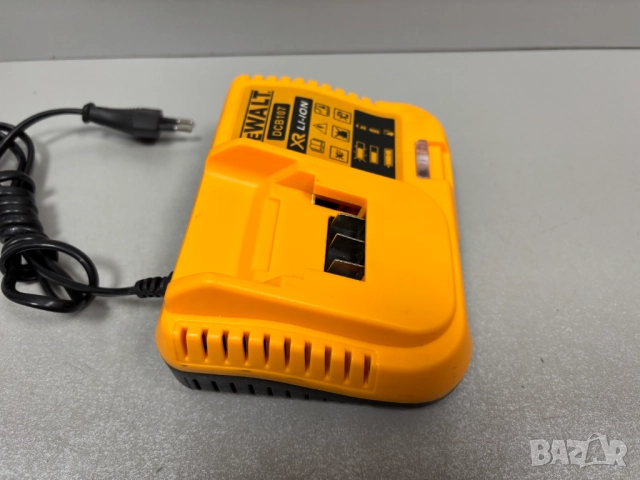 Зарядно устройство DeWALT за акумулаторни Li-Ion батерии 10.8-18 V, 230 V, DCB107, снимка 7 - Други инструменти - 52826855