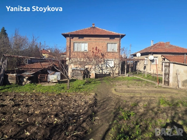 Двуетажна къща на 7км от Пловдив, снимка 2 - Къщи - 52817323