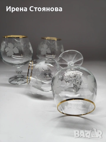 Кристални чаши за коняк/бренди Bohemia. Златен, плътен кант и гравюра с гроздов декор, снимка 3 - Чаши - 53390343