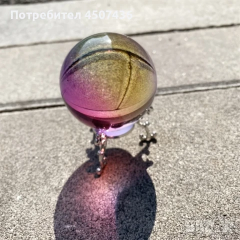 Елегантна Цветна Кристална Топка с метална стойка