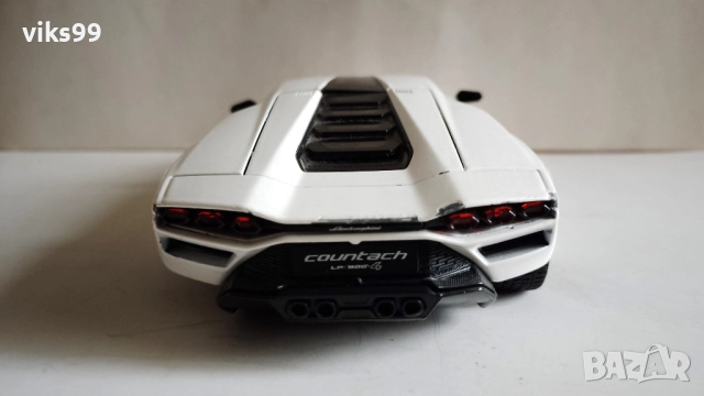 Lamborghini Countach LPI 800-4 Bburago - Мащаб 1:24, снимка 4 - Колекции - 51875867