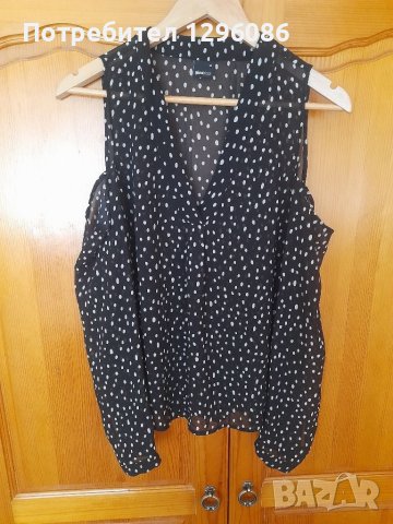 Копринена блуза с голо рамо