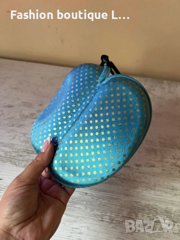 Калъф за очила в светло син цвят на златни точки 🩵, снимка 4 - Слънчеви и диоптрични очила - 52333587