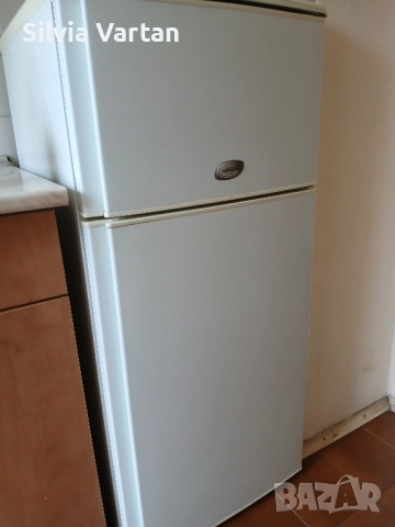 Хладилник среден размер , снимка 2 - Хладилници - 52329994