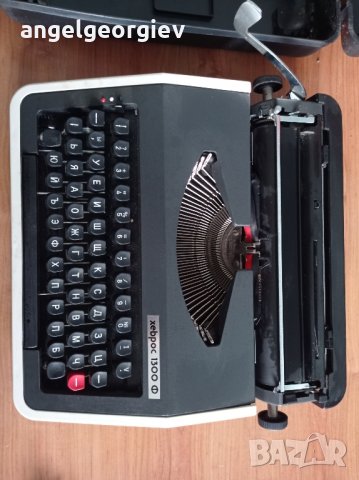 Пишеща машина Хеброс 1300 Ф, снимка 2 - Антикварни и старинни предмети - 44277569