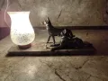 Старинна настолна лампа съчетание от мраморна плоча, бронзови кучета и стъкленица , снимка 3