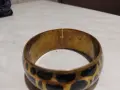 винтидж гривна месинг твърда гривна (bangle) в златист цвят с черен живот. принт фи 77мм вътр.66 мм, снимка 2