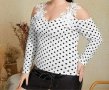 Модерна елегантна еластична блуза на точки с голи рамена и красива бяла дантела, снимка 1 - Блузи с дълъг ръкав и пуловери - 39884501