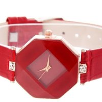 Огнено бижу. Красив магмено червен дамски нов ръчен часовник с кожена каишка., снимка 1 - Дамски - 44190142