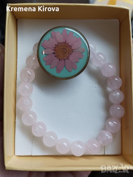 Дамски комплект гривна и пръстен с цвете в смола и розов кварц. Идея за подарък за абитуриентка., снимка 1