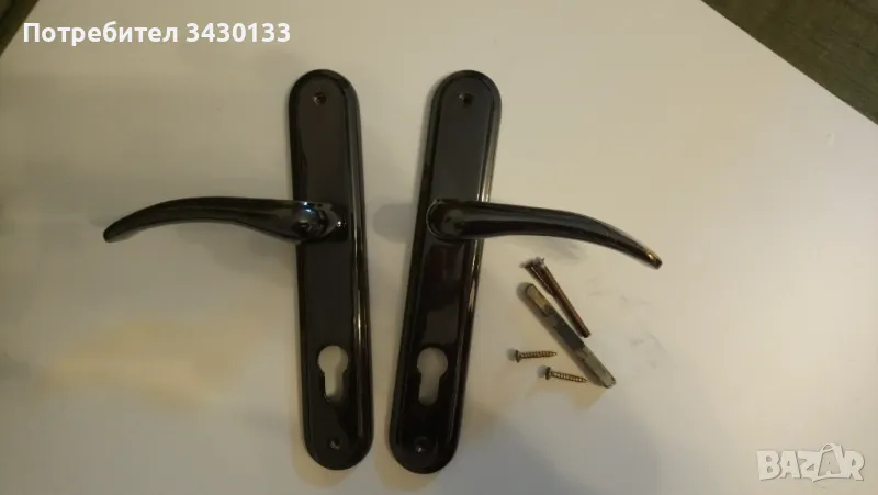 Два комплекта употребявани дръжки за врати със секретни брави, снимка 1