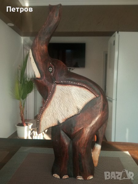 Продавам голяма,красива и стилна, фигура на слон.Дърворезба., снимка 1