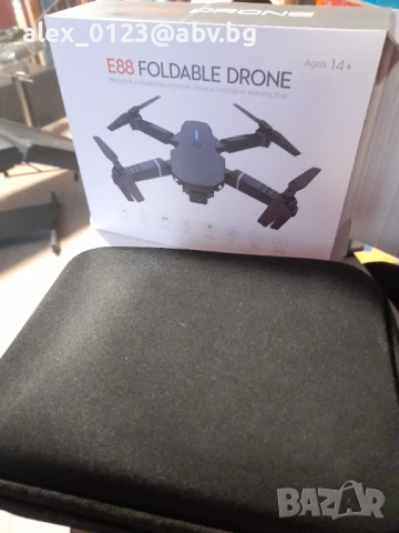 Сгъваем дрон Е88, снимка 6 - Дронове и аксесоари - 52895563