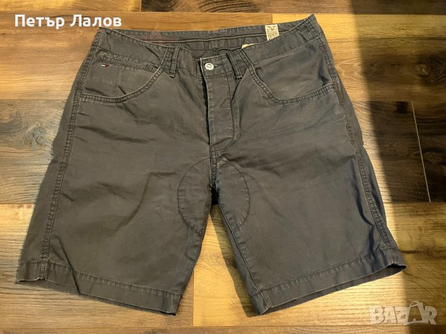 Намалени Tommy Hilfiger къси панталони мъжки кафяви, снимка 1 - Къси панталони - 40781130