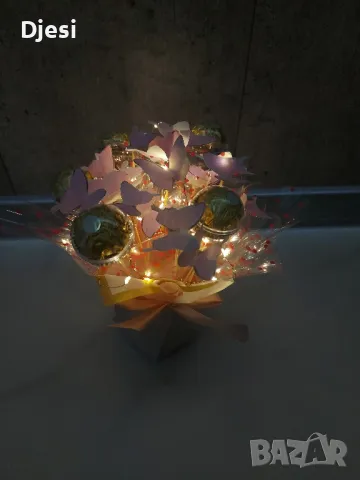 Светещ букет с пеперуди и бонбони, снимка 2 - Декорация за дома - 48609994
