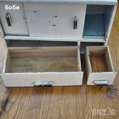 Стара аптечка, снимка 9 - Антикварни и старинни предмети - 51082002