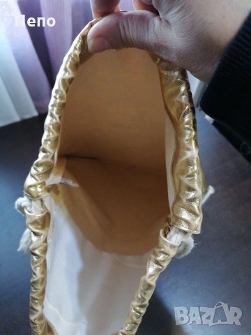 Златна кожена мешка, снимка 2 - Чанти - 34566875