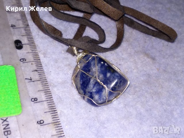 КРАСИВ ВИНТИДЖ - АРТ МЕДАЛЬОН НАТУРАЛЕН КАМЪК ЛАПИС ЛАЗУЛИ с ШНУРЧЕ от ВЕЛУР 23921, снимка 5 - Колиета, медальони, синджири - 41483459