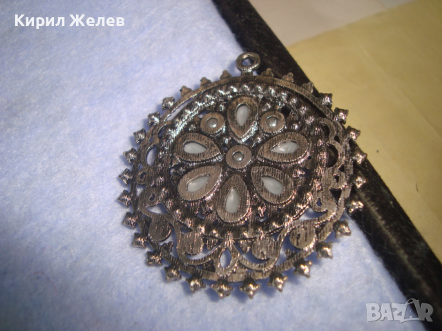 Сребрист АЖУРЕН КРАСИВ КРИСТАЛЕН АРТ ДЕКО МЕДАЛЬОН 27226, снимка 2 - Колиета, медальони, синджири - 36249198