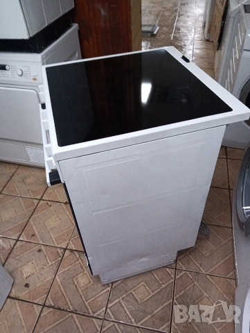 Като нова свободно стояща печка с керамичен плот Voss с две години гаранция!, снимка 3 - Печки, фурни - 53613598