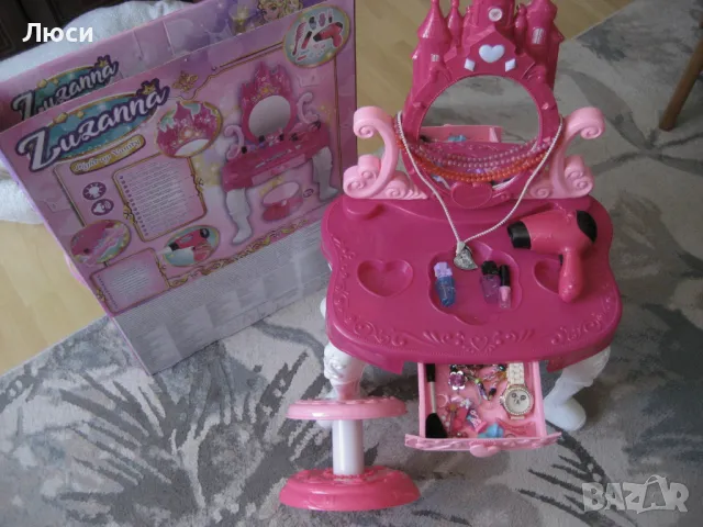 Детска тоалетка със столче, снимка 2 - Мебели за детската стая - 49884557