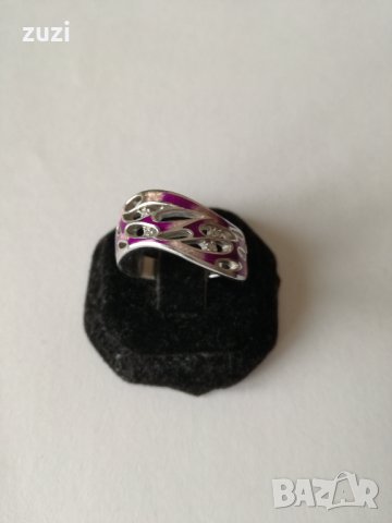 Сребърен пръстен с цирконий и цветен емайл. Сребро проба 925.