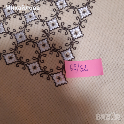 Ръчна бродерия каре, снимка 5 - Декорация за дома - 44604014