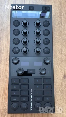 Traktor X1 MK3 DJ контролер