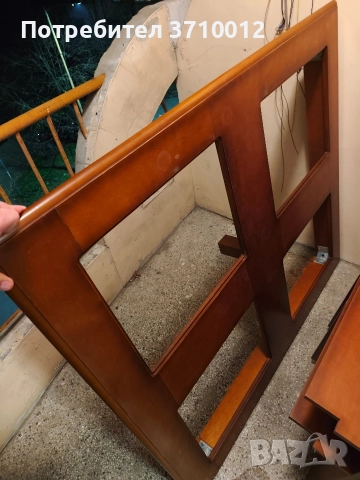 масивна дървена маса