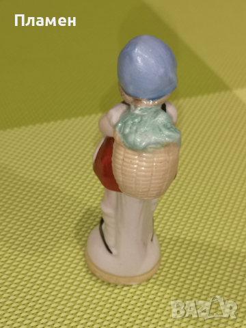 Fasold & Stauch Стара немска порцеланова фигура - момиче с кошница, снимка 2 - Колекции - 44589688
