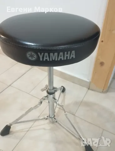 Продавам Стол за барабани YAMAHA 