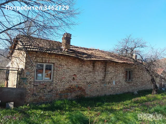 Продавам къща с двор и гараж
