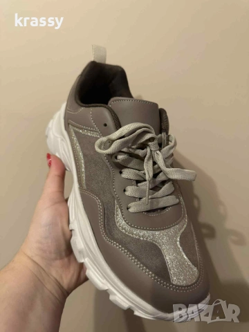 НОВИ страхотни олекотени дамски маратонки от естествена кожа Pasomia (номер 39), снимка 2 - Маратонки - 53047980