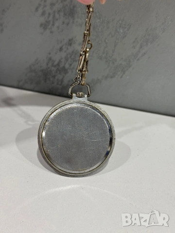 Часовници Искра и Салют, снимка 4 - Антикварни и старинни предмети - 53168079