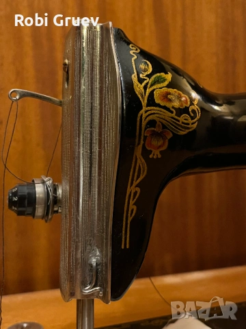 Оригинална крачна шевна машина Union в дървен шкаф, снимка 4 - Шевни машини - 53023897