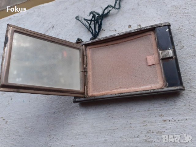 Стара дамска пудриера, снимка 4 - Антикварни и старинни предмети - 53395474