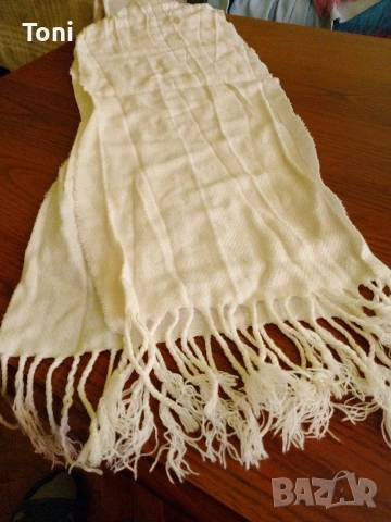 бял шал цената е по договаряне 