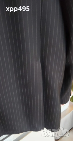 Черен костюм на тънки райета като нов, снимка 2 - Костюми - 52596485