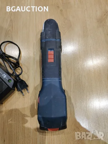 акумулаторен мултитул bosch gop 18v 28 с батерия и зарядно, снимка 4 - Други инструменти - 56261343