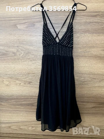 Рокля Zara с изрязан гръб, снимка 1