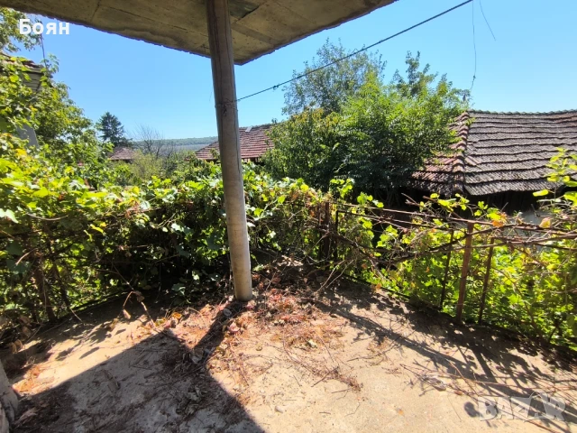 Собственик продава триетажна солидна къща 320 кв.м. в с. Тияновци, област Видин  , снимка 11 - Къщи - 43476121