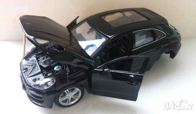 Метална количка Bburago Porsche Macan Мащаб 1:24, снимка 2 - Колекции - 53657189