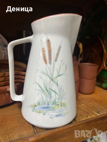 Изида от 1966 с най-рядко срещаната кана  Страхотен ретро модел и рядка декорация Размер-23/16 см 