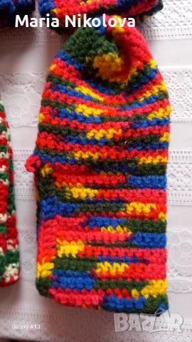 Предлагам красиви ръчно плетени вълнени терлички , снимка 2 - Дамски чорапи - 49393600