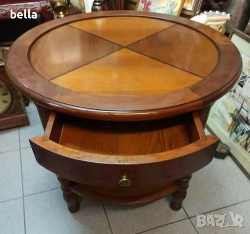 Антикварна масивна маса донесена от Швейцария ,височина 55 см,диаметър 65 см ., снимка 2 - Антикварни и старинни предмети - 50575829