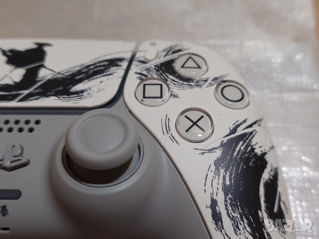 Джойстик Dualsense PS5 - Ghost of Yotei Black Limited Edition, снимка 4 - Аксесоари - 52997540